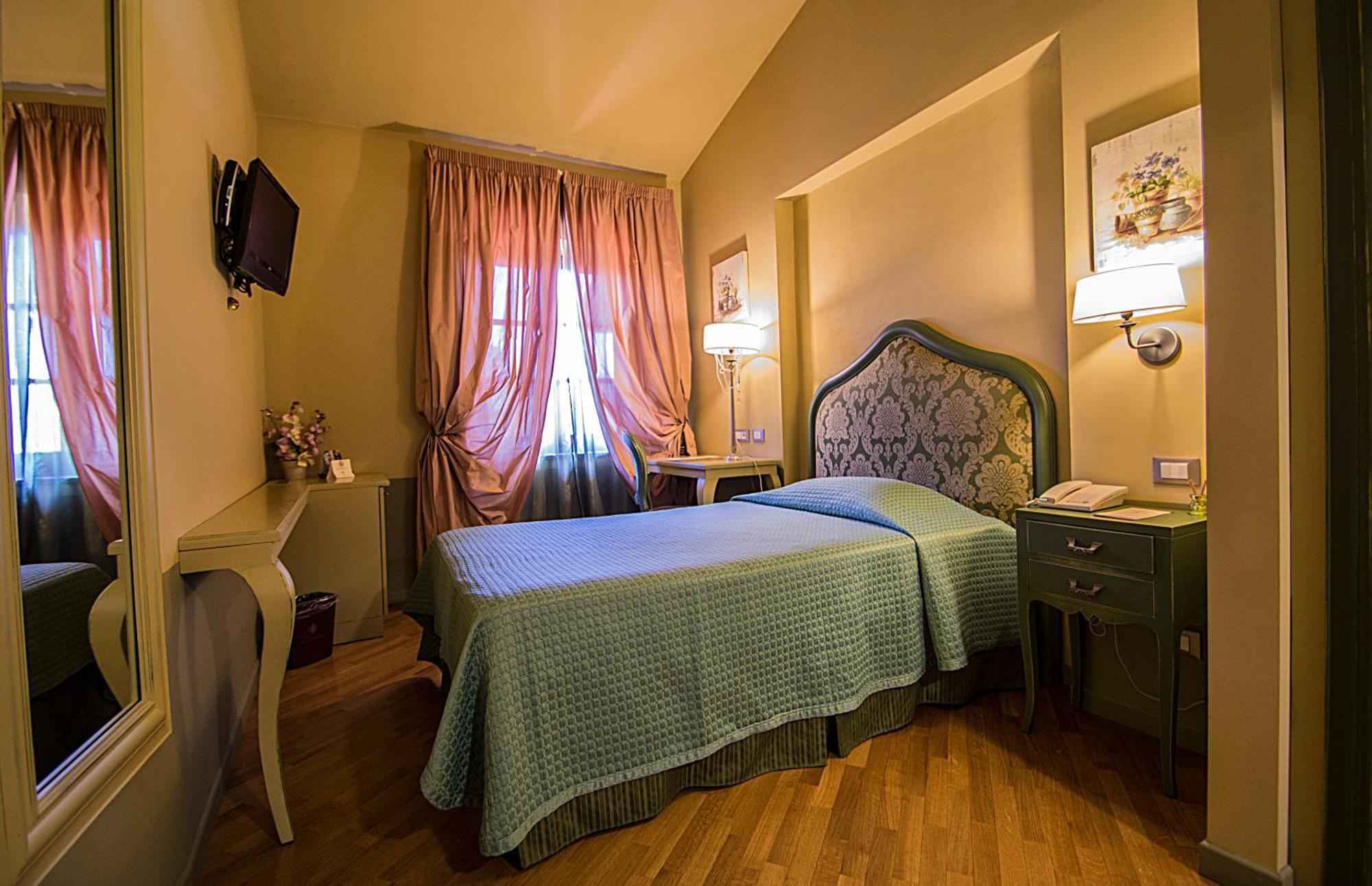 Single Room,1209485515:JPEG