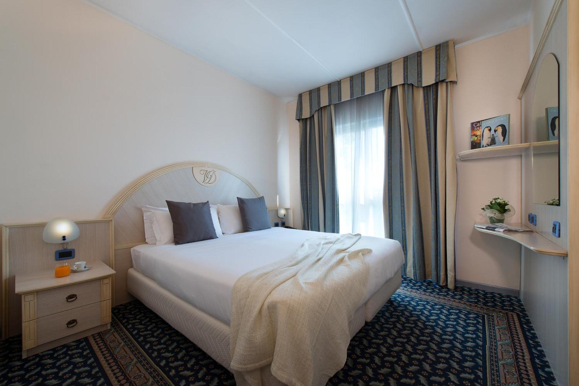 Double or Twin Room,1209495934:JPEG