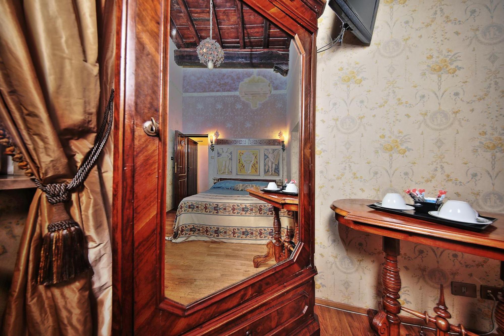 Small Double Room,1209620776:JPEG