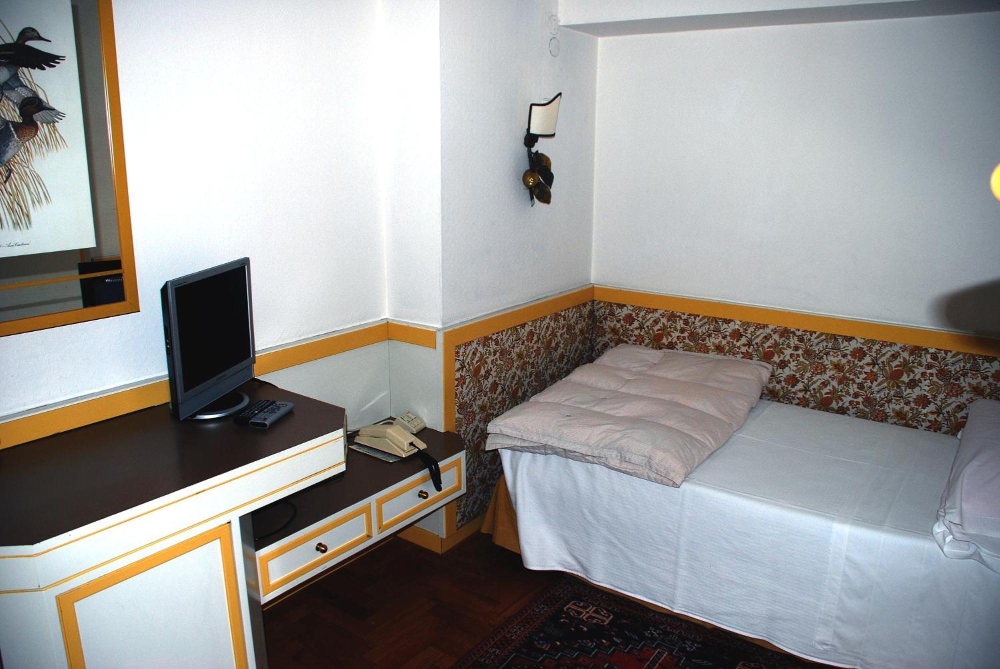 Standard Triple Room,1209631006:JPEG