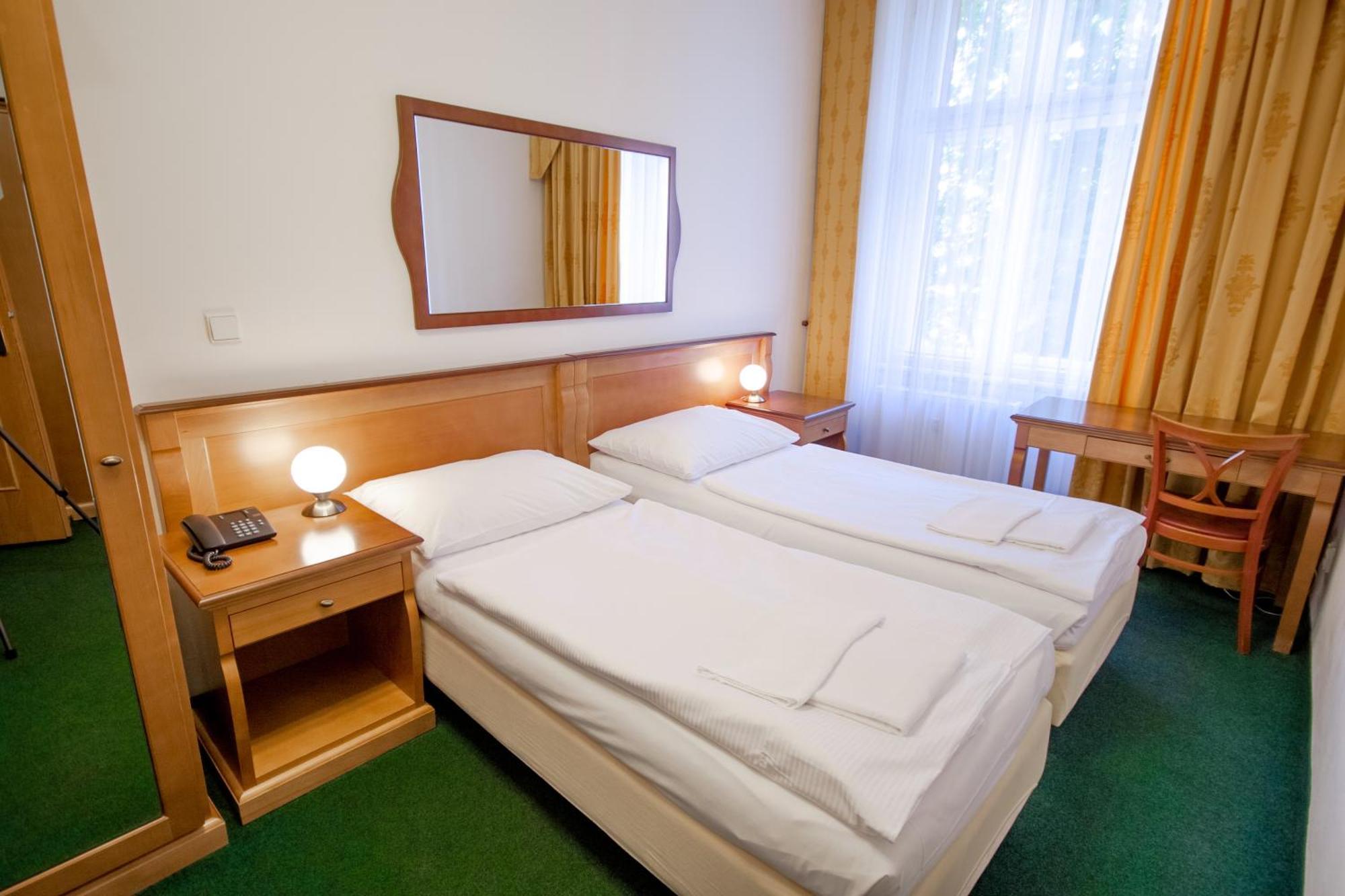 Deluxe Double or Twin Room,835449764:JPEG