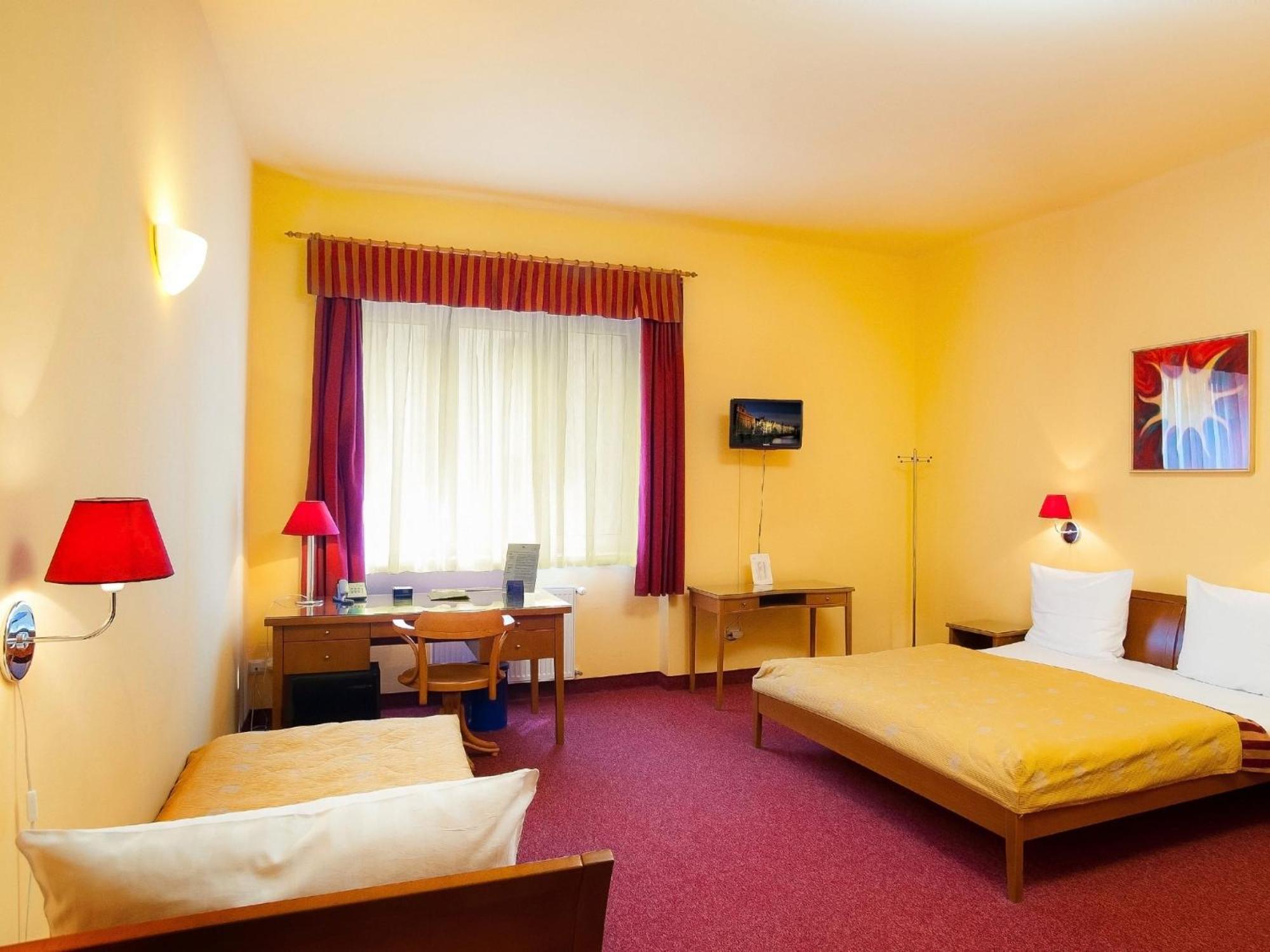 Triple Room,706863937:JPEG