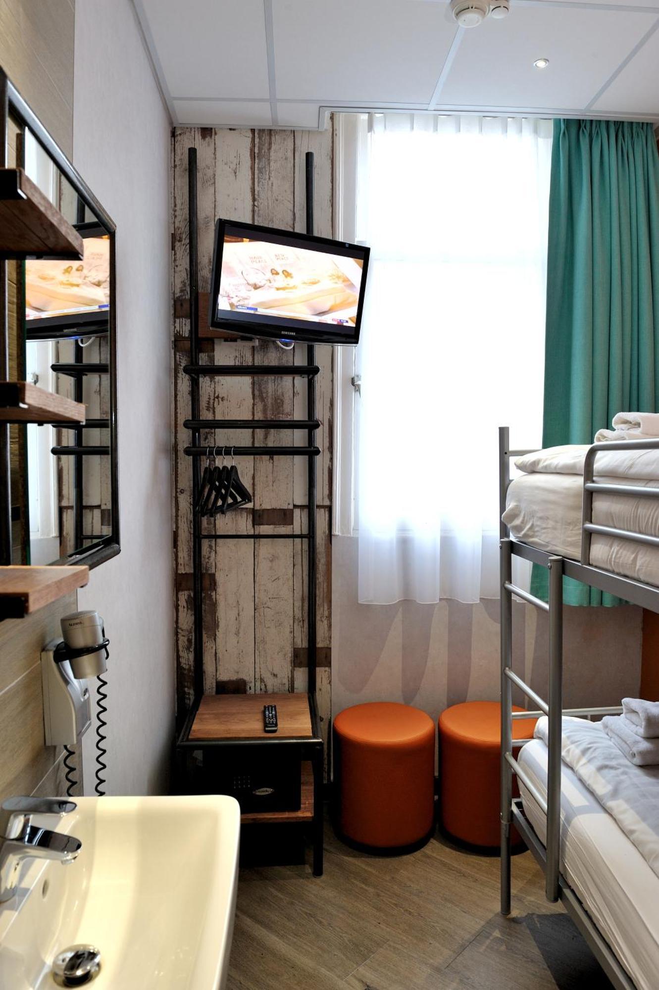 Twin Room Shared Facilities,1209961843:JPEG