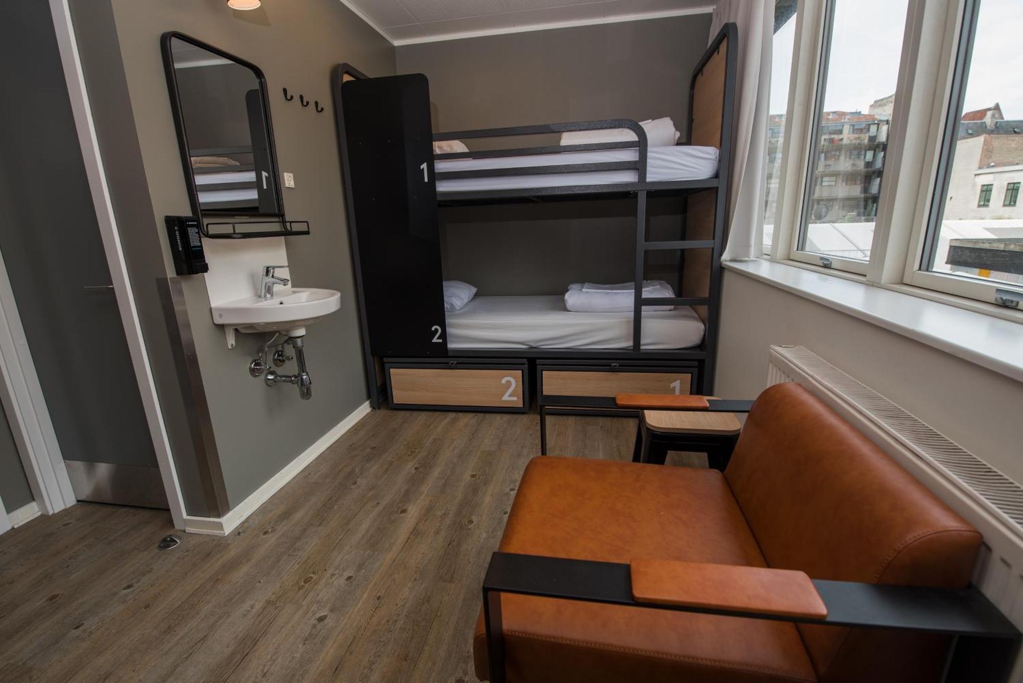 Private 4-Bed Room,1275304945:JPEG