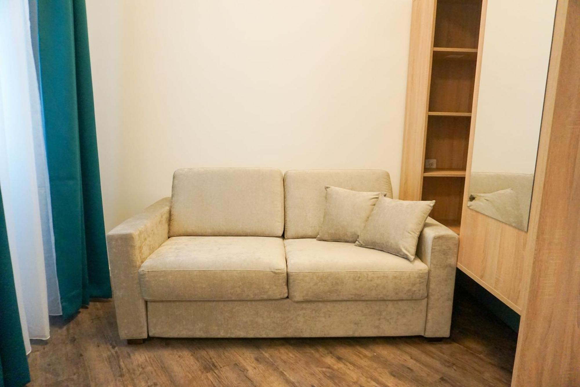 Family Room,1538841685:JPEG