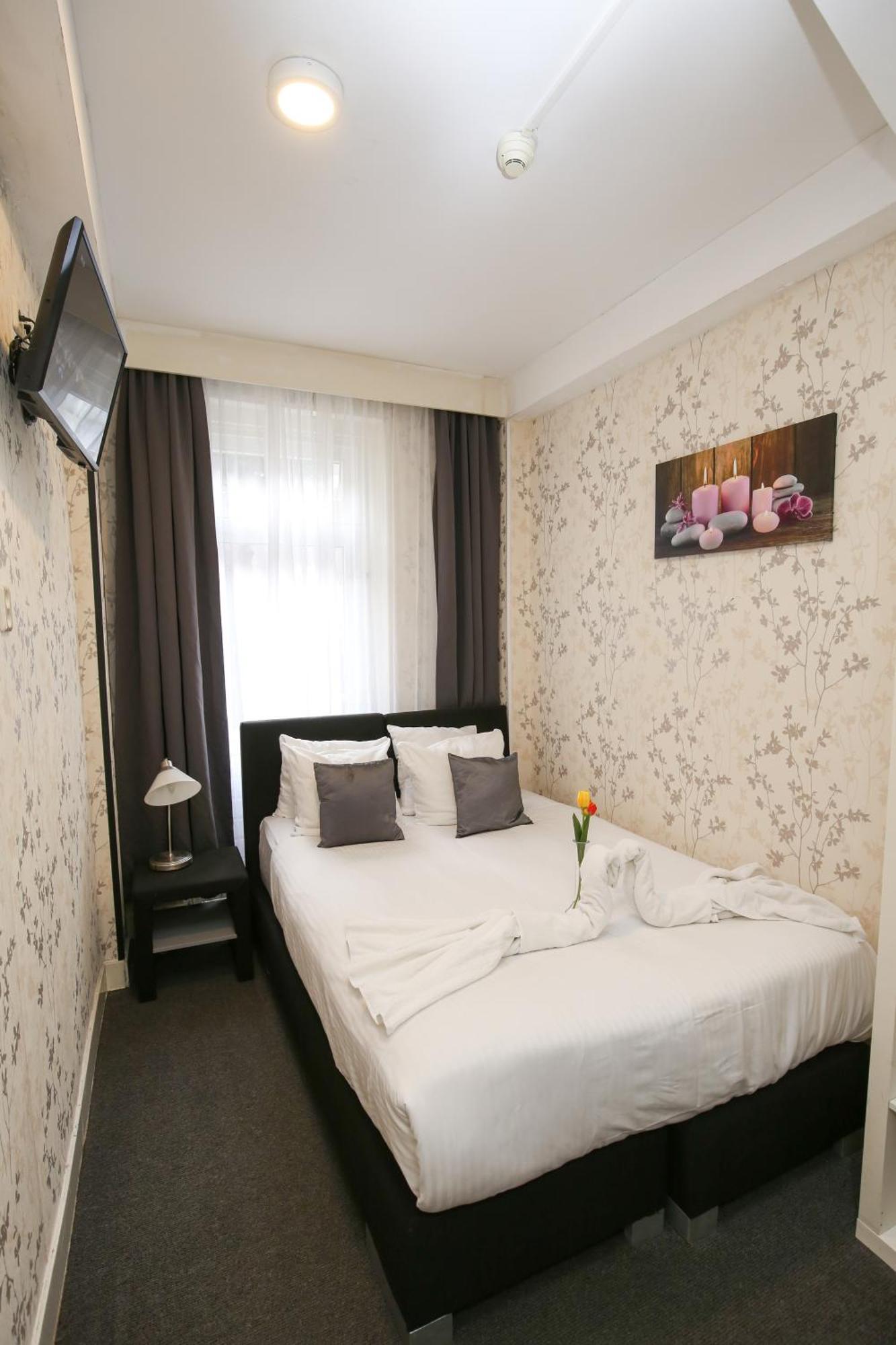 Economy Small Double or Twin Room,758617678:JPEG