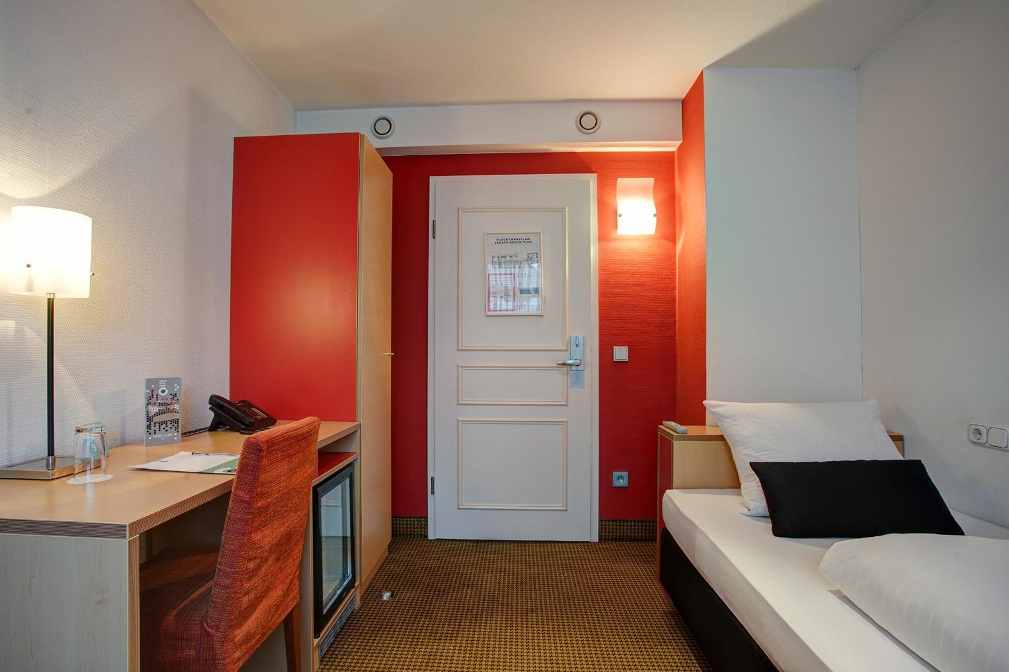 Comfort Room 1 Single Bed