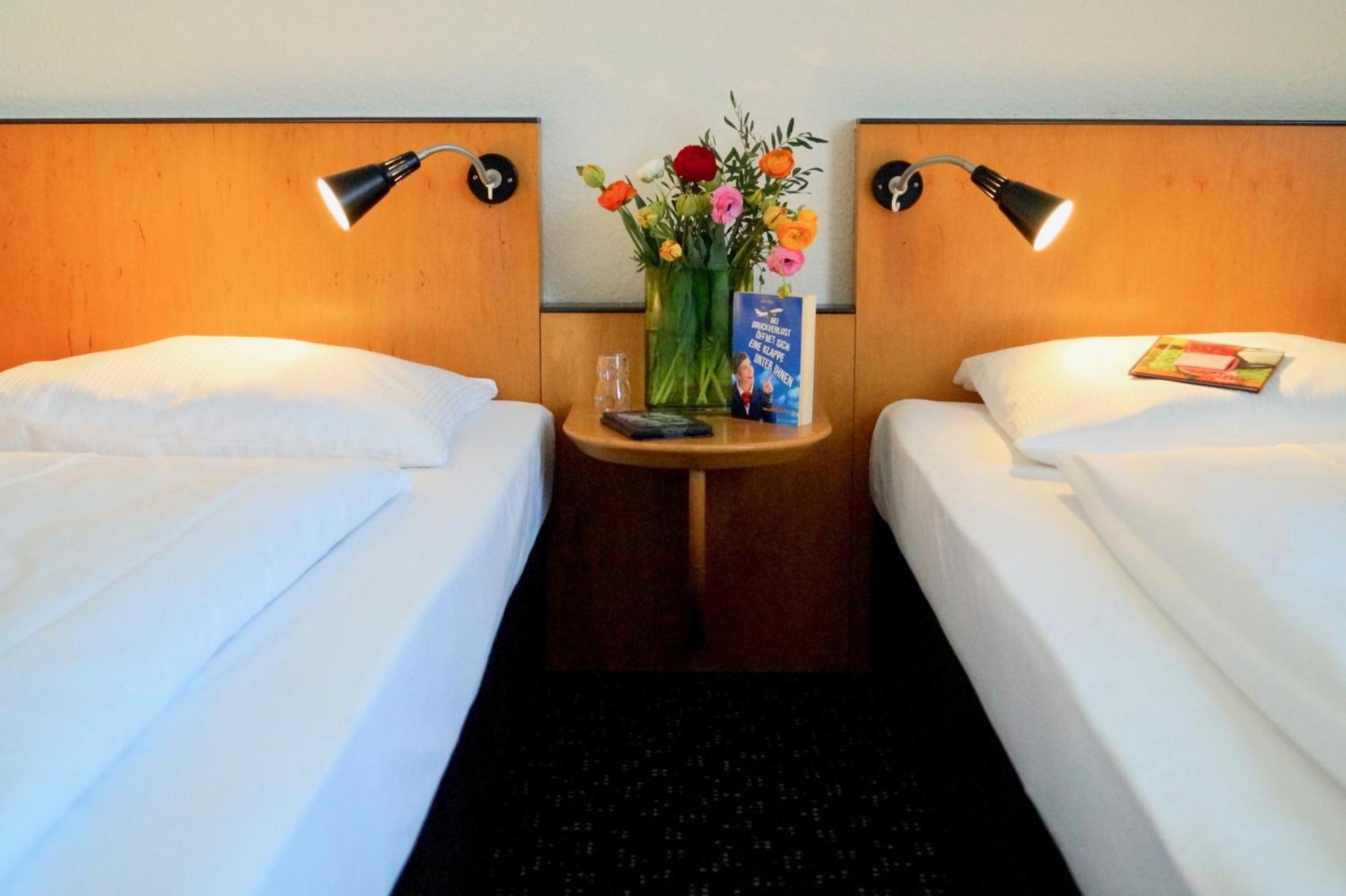 Twin Room,1440150823:JPEG