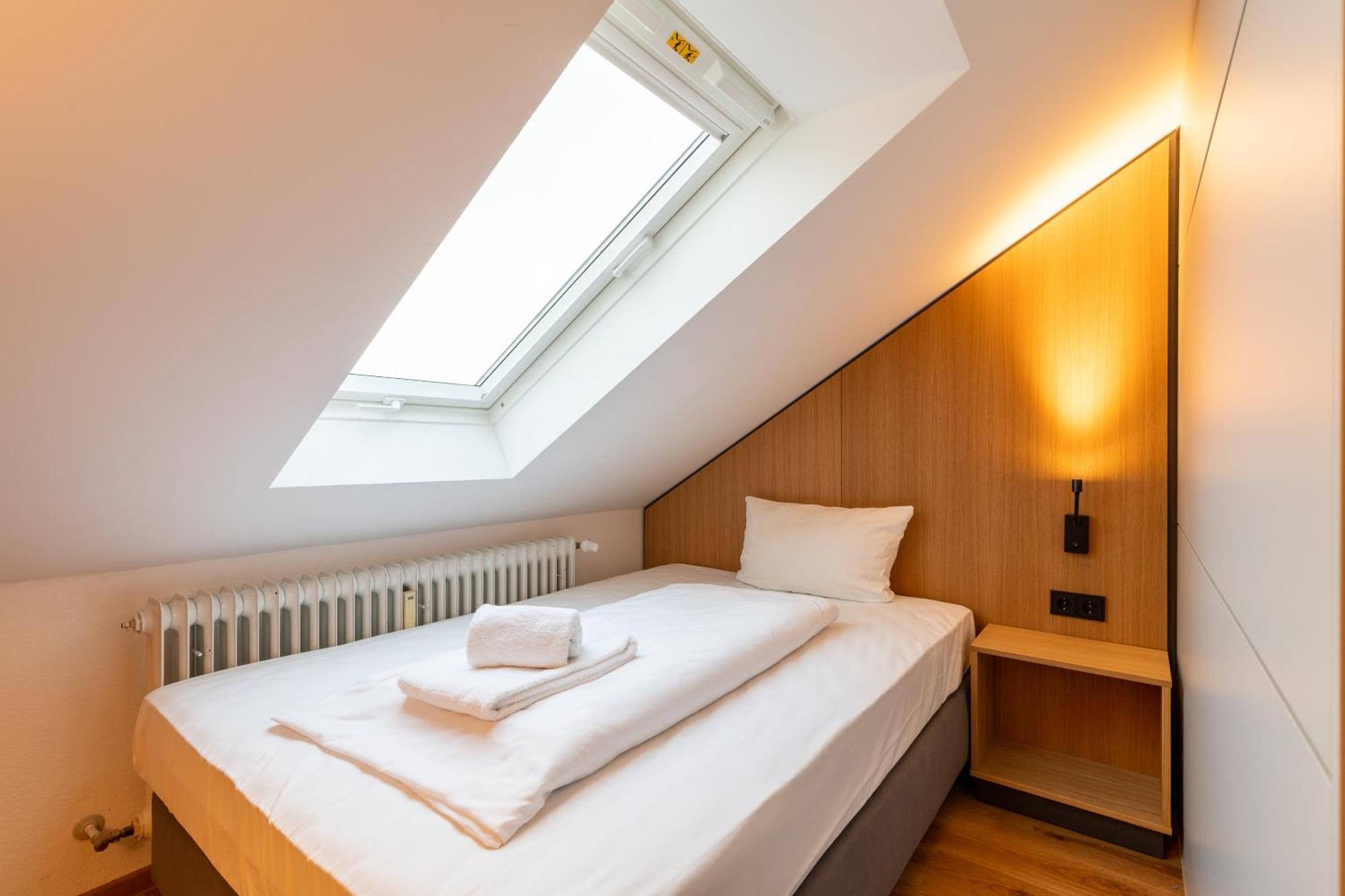 Single Room,1212122146:JPEG