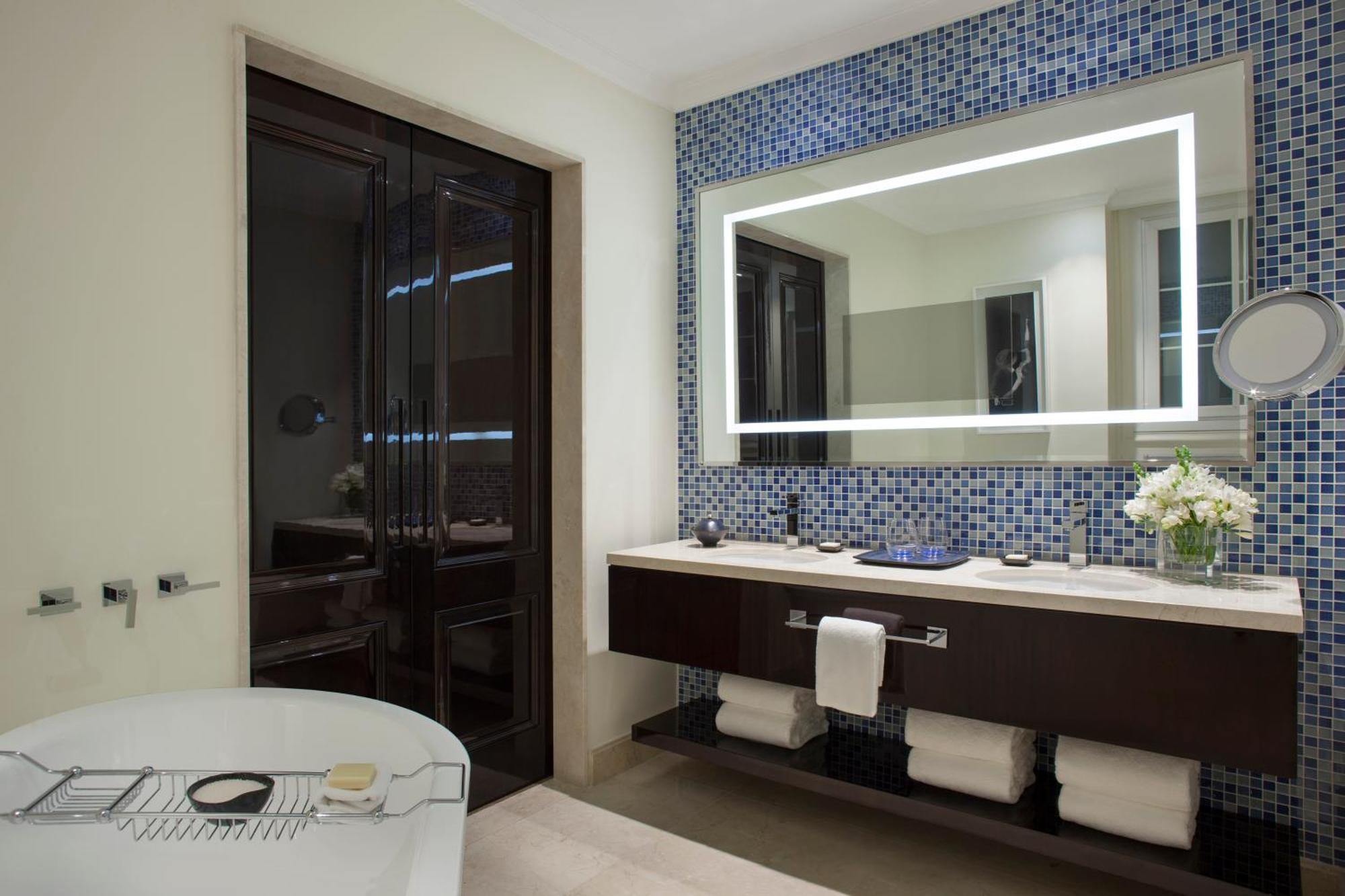 King Suite with City View