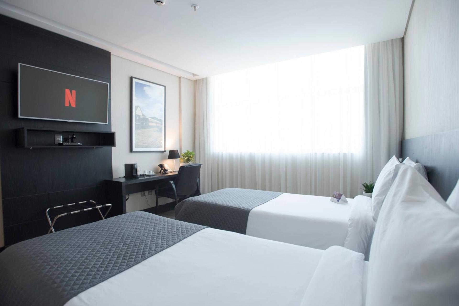 Premium Twin Room Non-Smoking,1533602086:JPEG