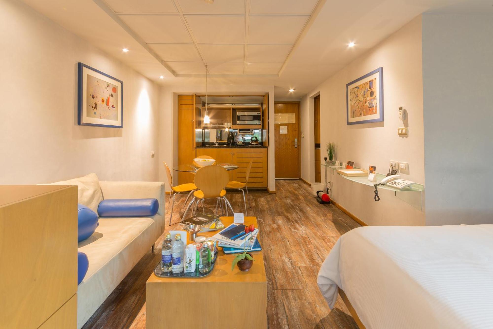Double Room,1444368664:JPEG
