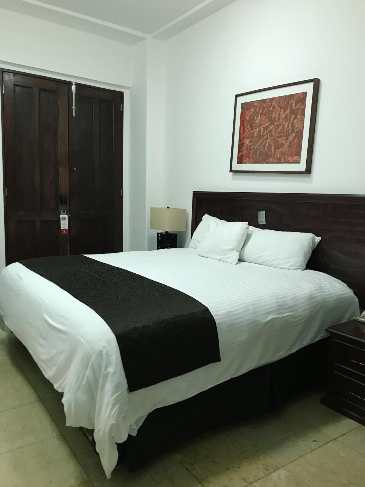 Standard Queen Room