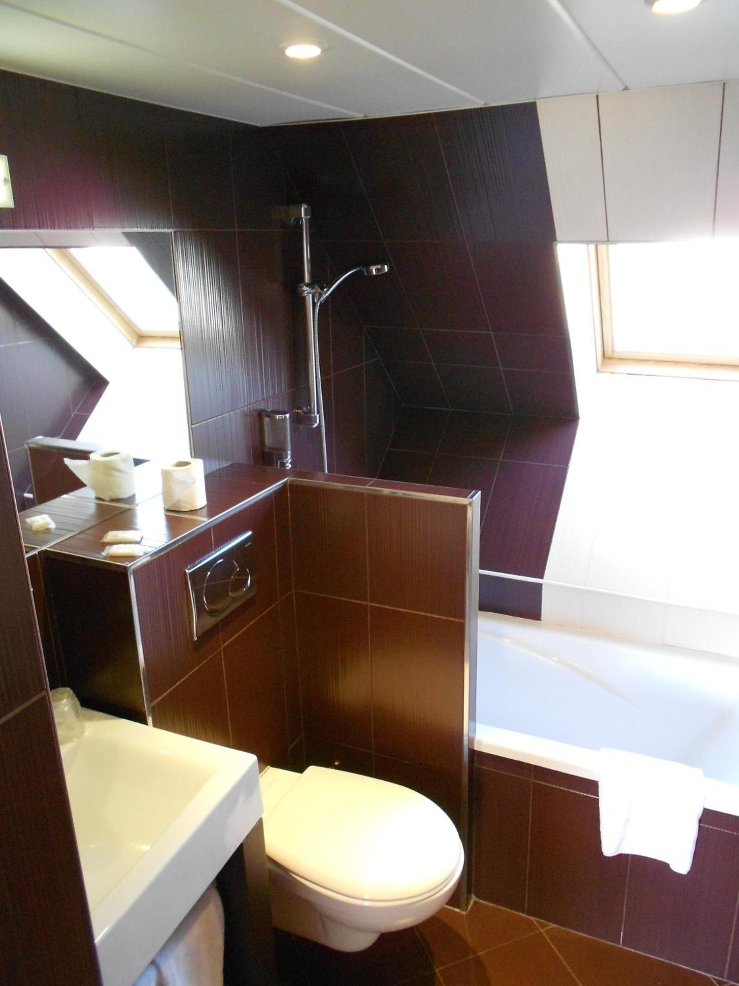 Double Room,1566945551:JPEG