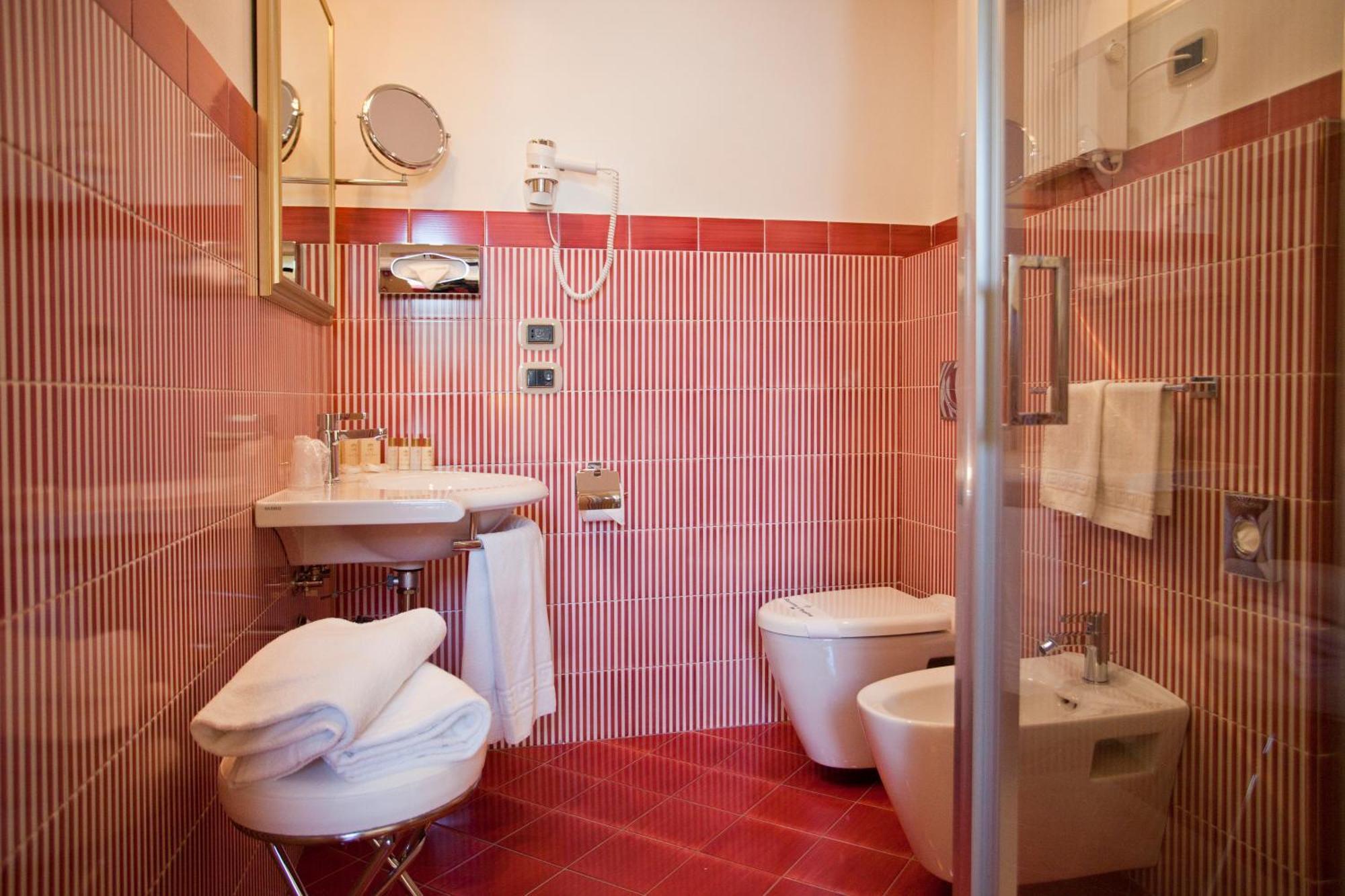 Double or Twin Room,1215917155:JPEG