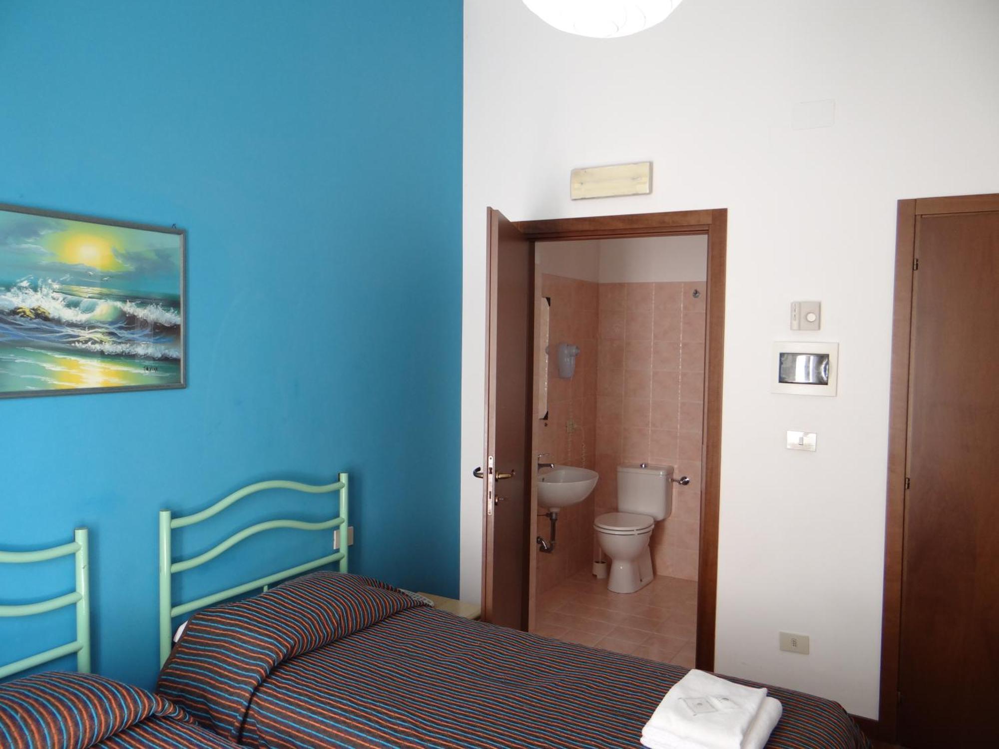 Twin Room,1215919681:JPEG