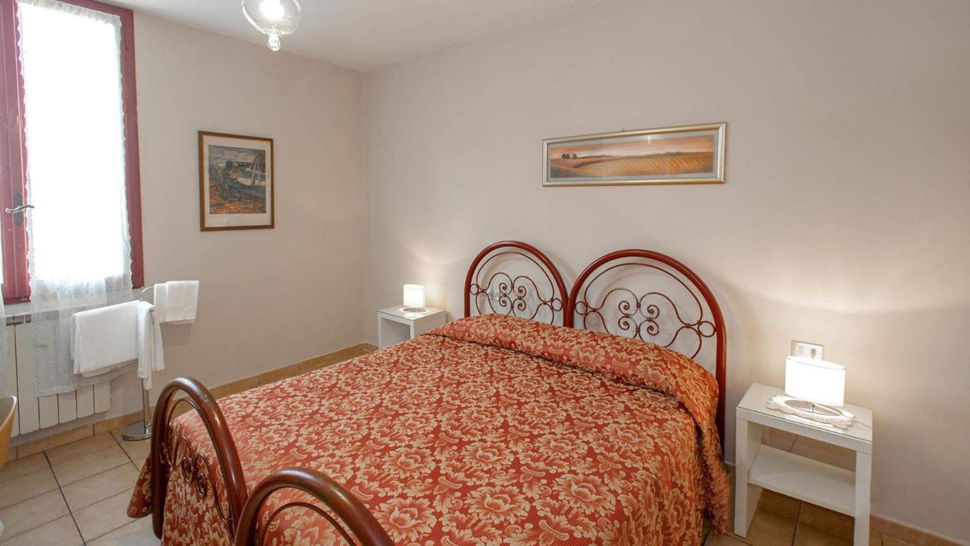 Economy Double Room,379293430:JPEG