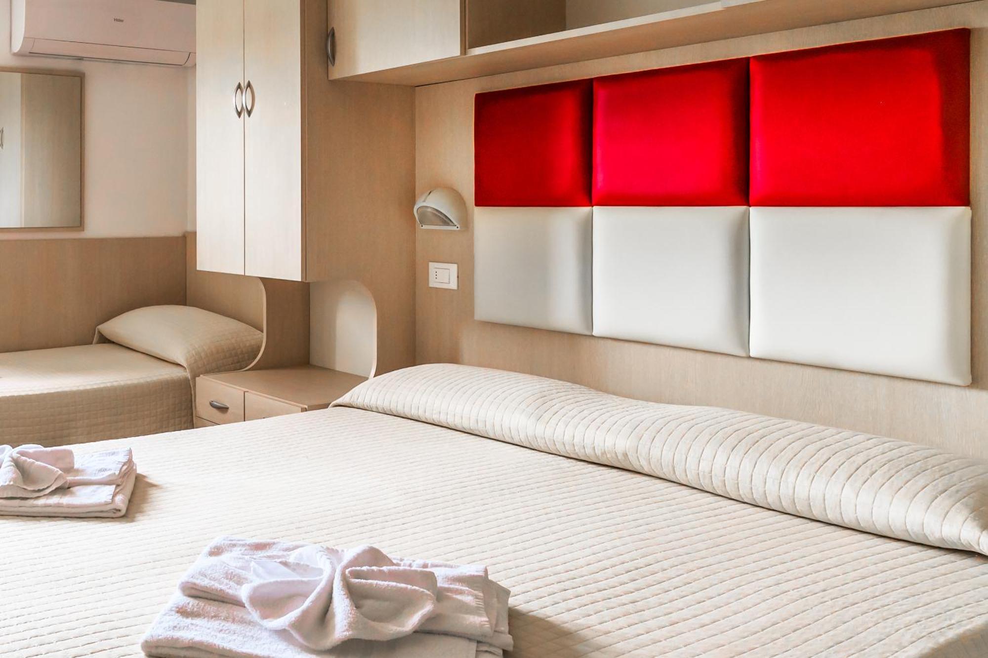 Triple Room,1215943810:JPEG