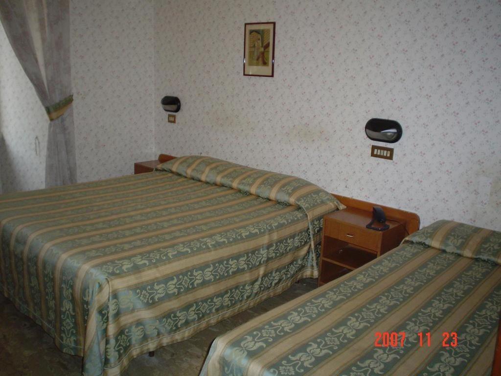 Double or Twin Room,1215984790:JPEG