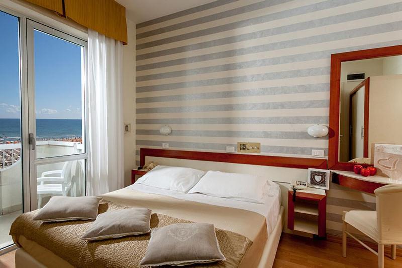 Small Double Room Beach Front,1300530760:JPEG