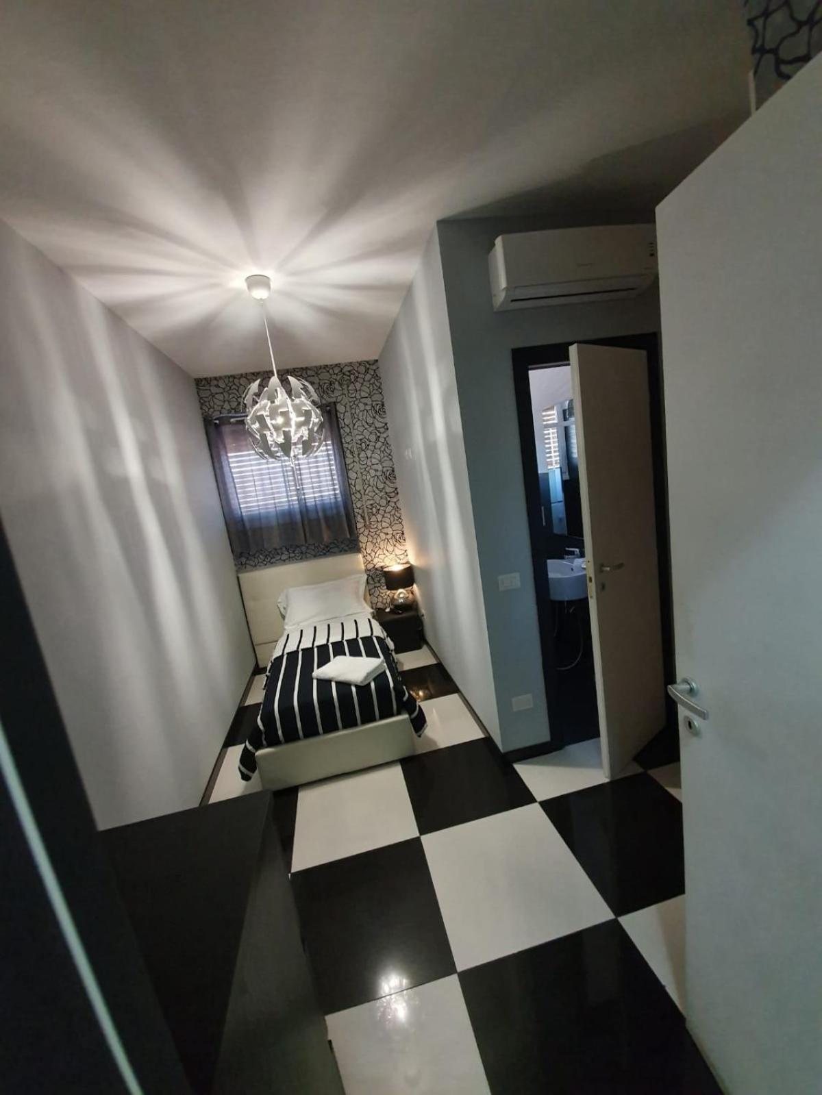 Single Room,806985696:JPEG