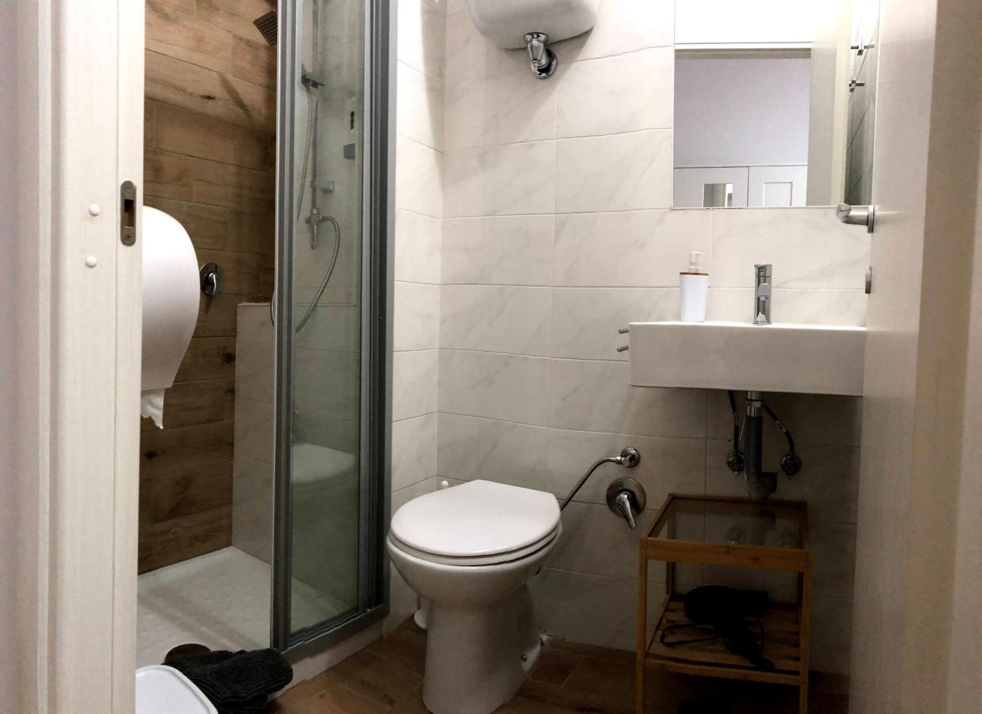 Double Room Private Bathroom,1356897380:JPEG