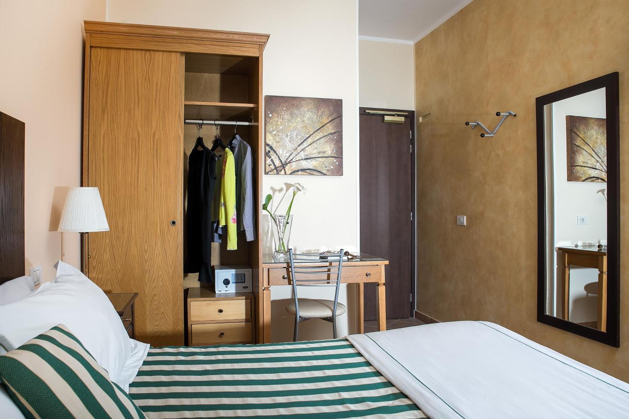 Double Room,1216133200:JPEG