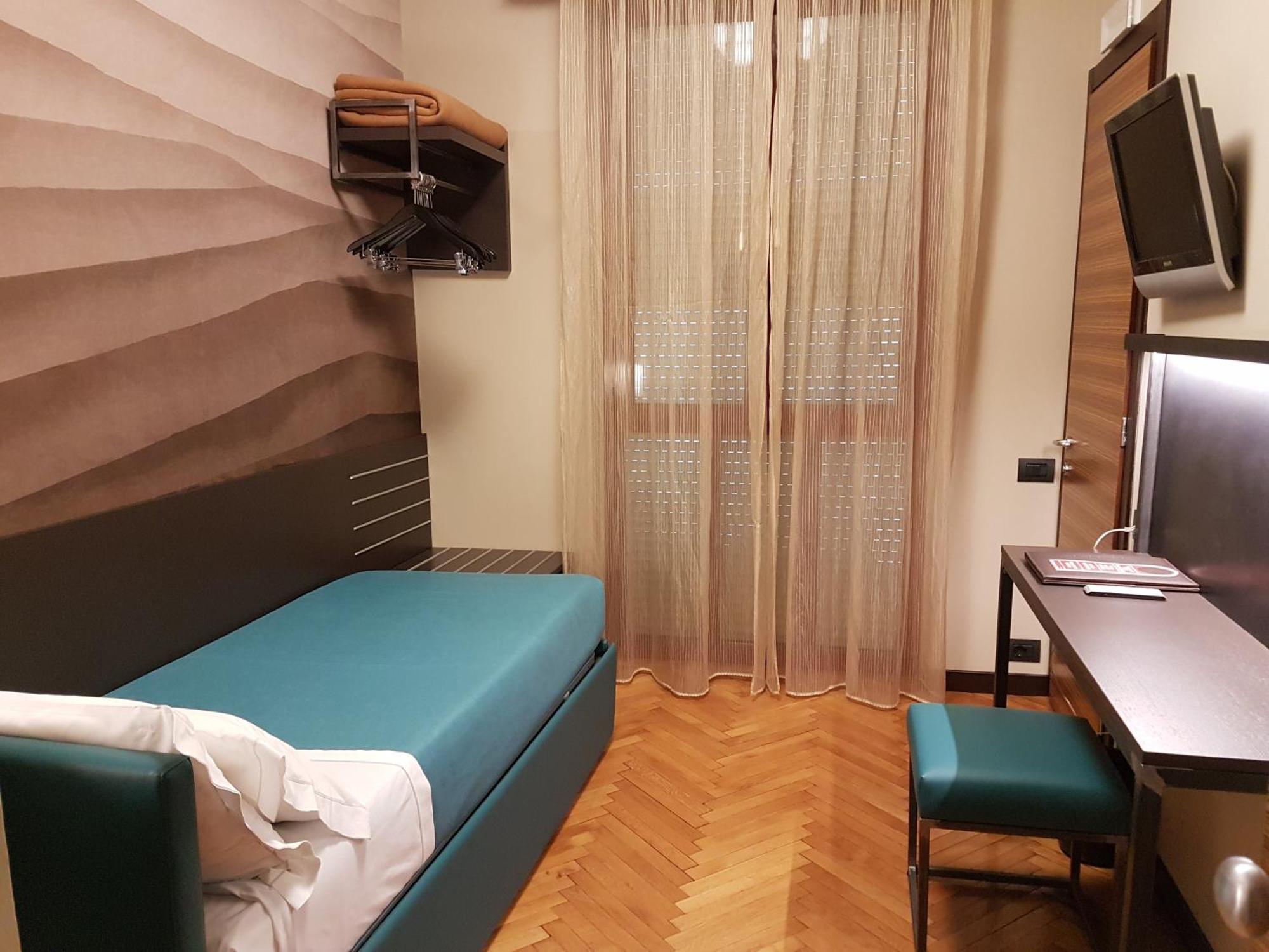 Single Room,1216146790:JPEG