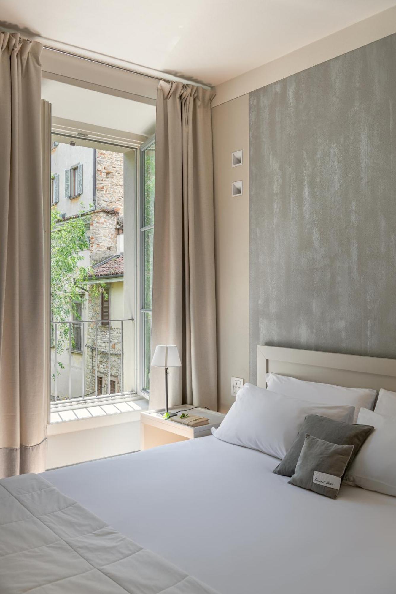 Classic Double Room,1216195591:JPEG