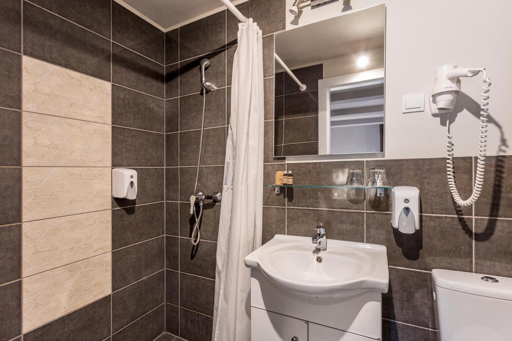 Deluxe Triple Room,1279914115:JPEG