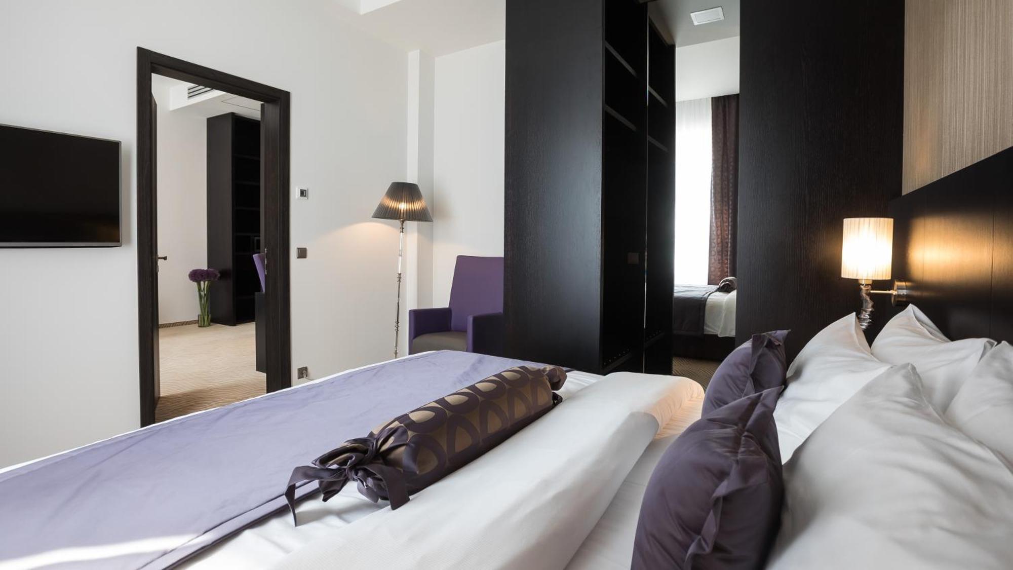 Suite,1216443856:JPEG