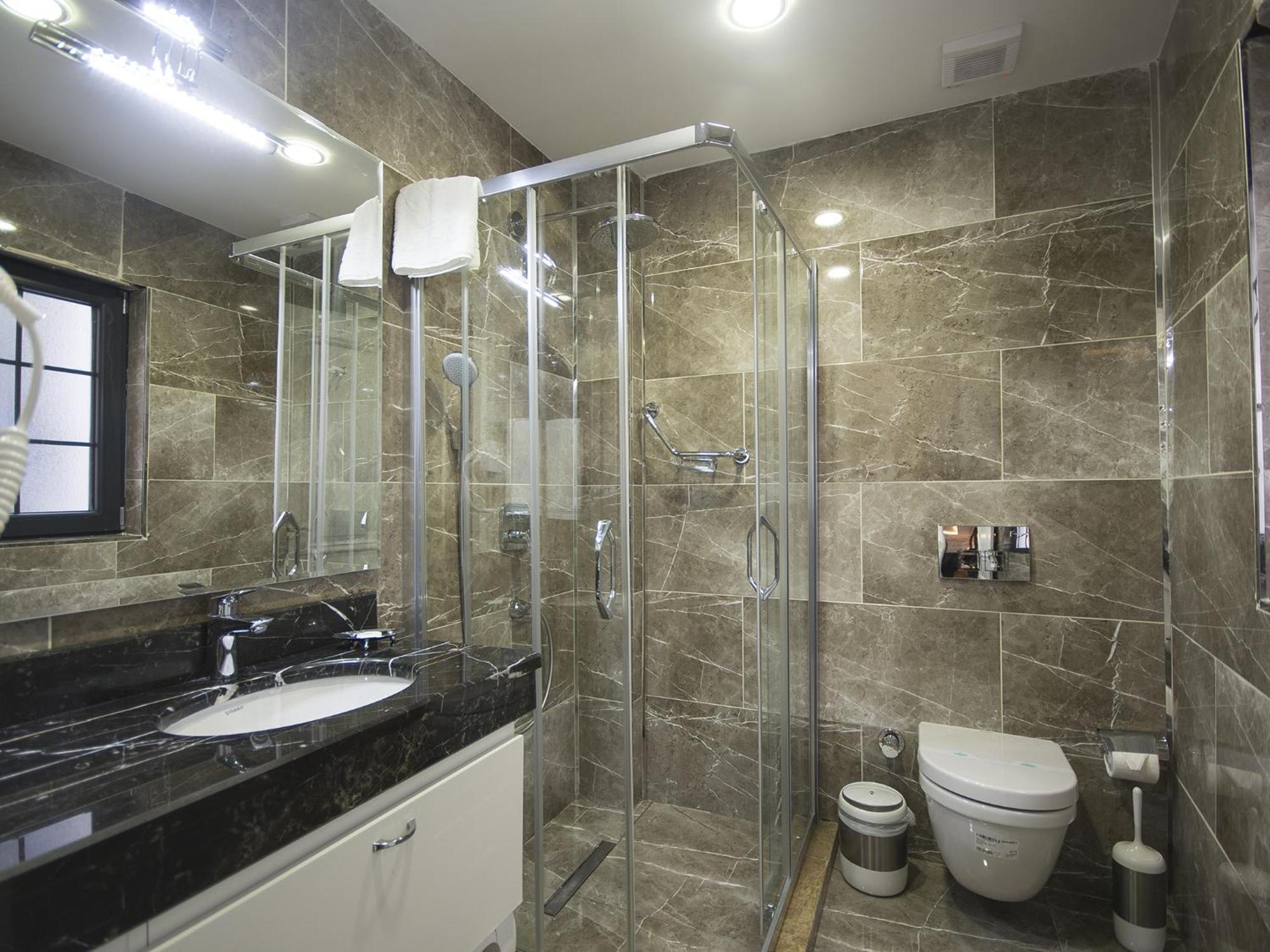 Corner Deluxe Room