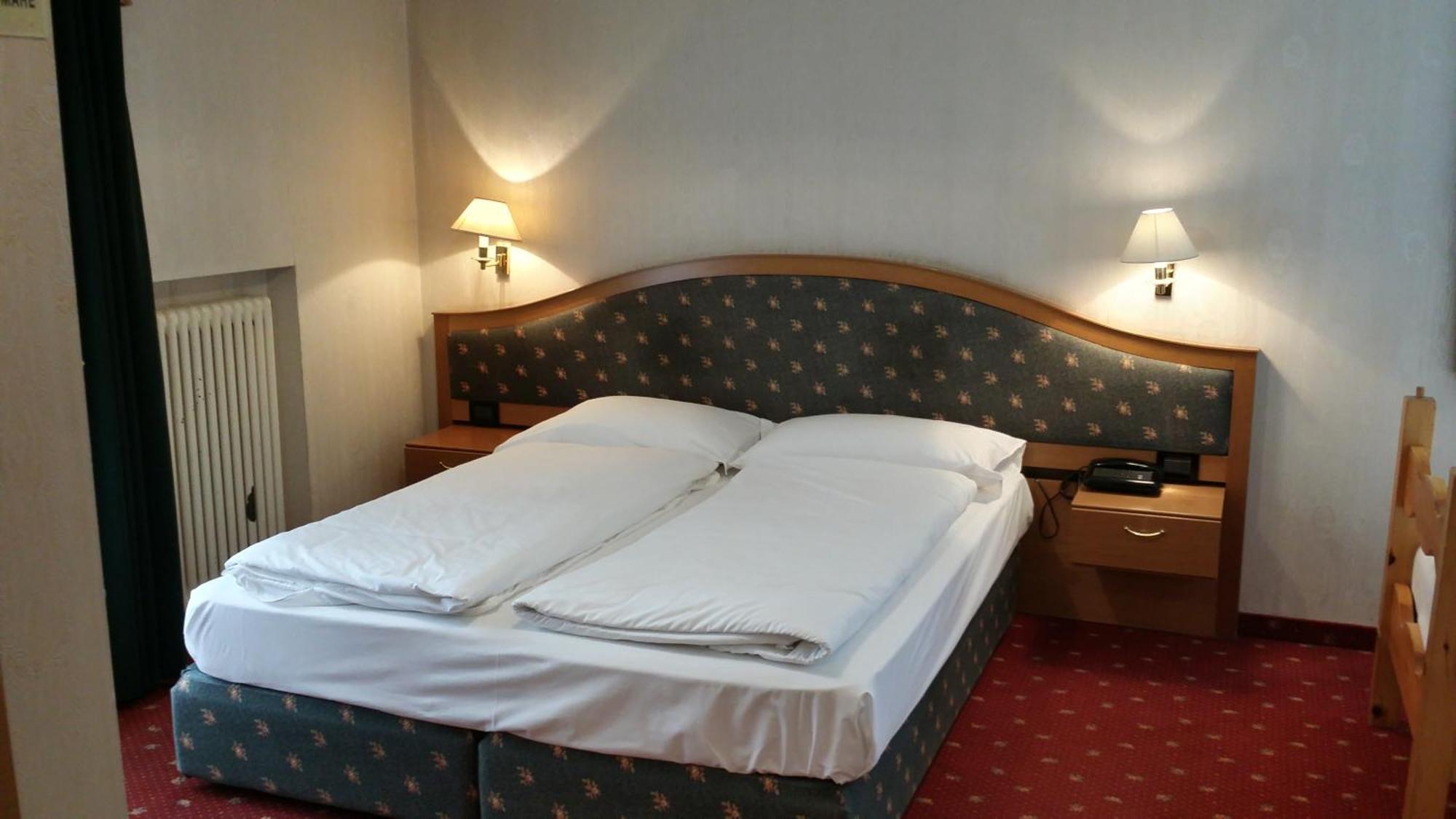 Standard Double or Twin Room,843539579:JPEG