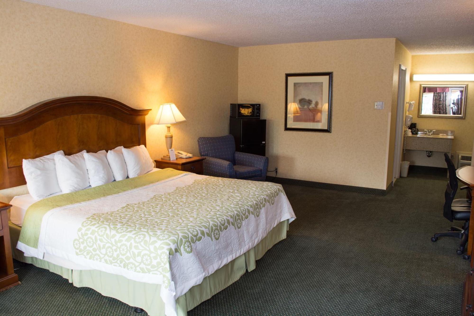Classic Triple Room,204908134:JPEG