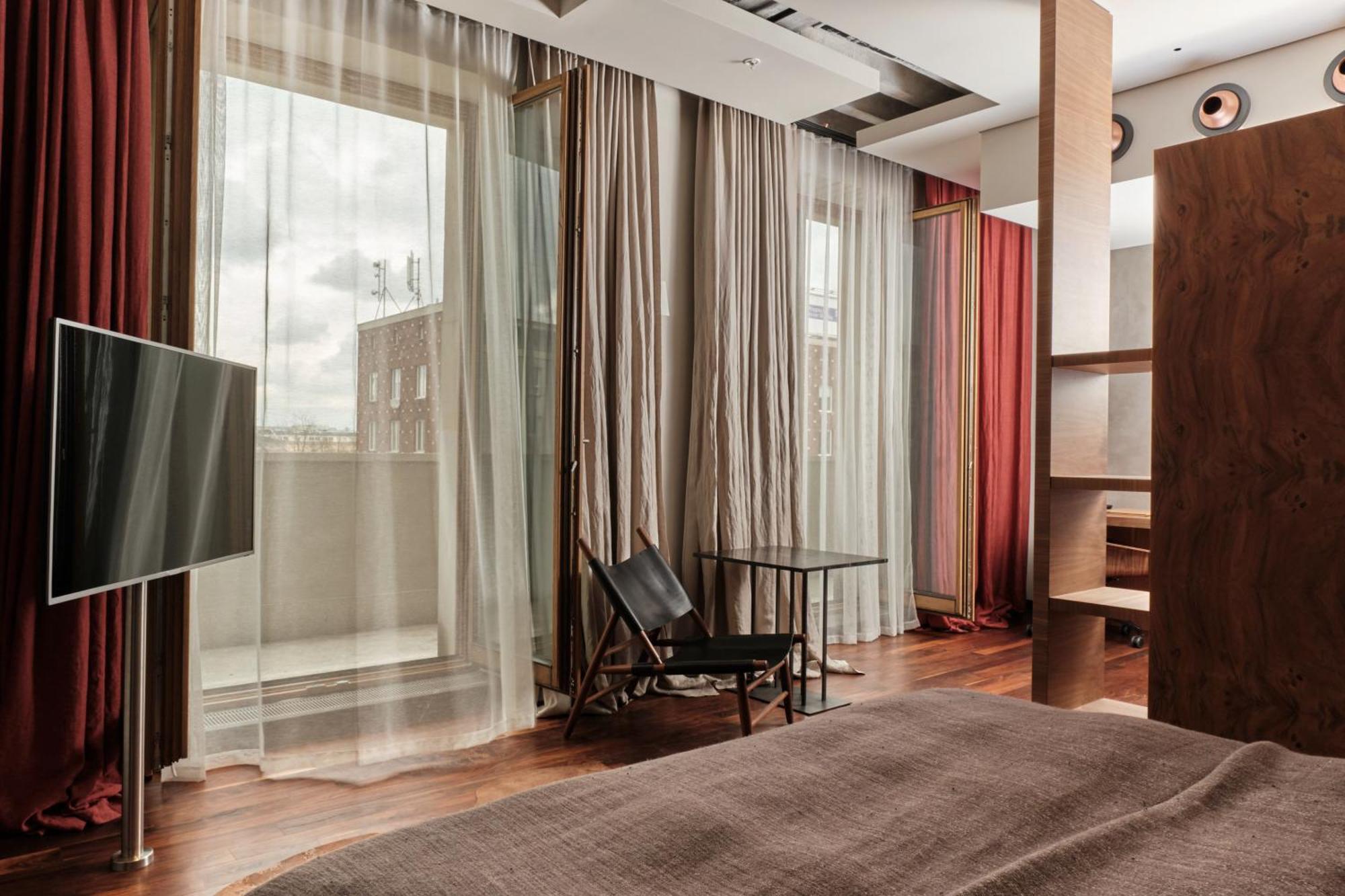 Suite Balcony,1282585540:JPEG