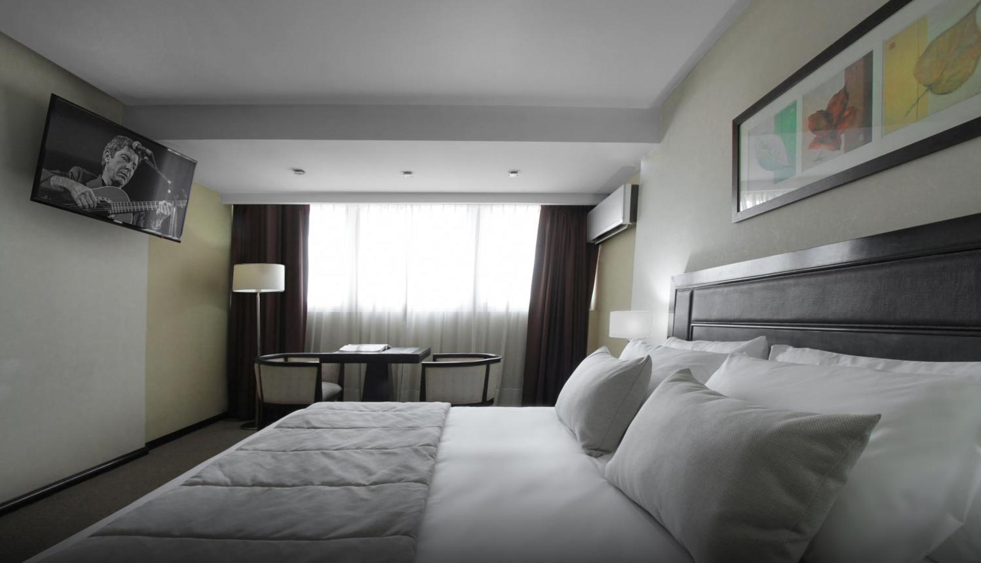 Executive Suite,1220354599:JPEG