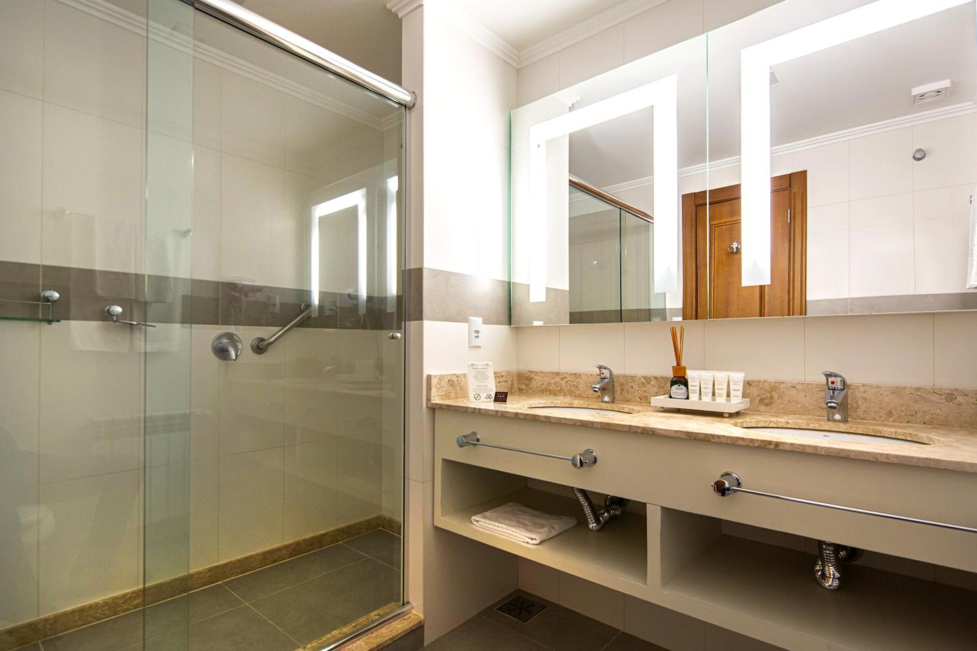 Luxury Suite,1453297978:JPEG