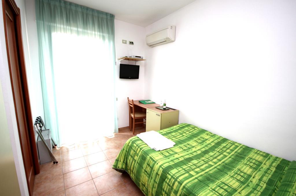 Standard Single Room,681684885:JPEG