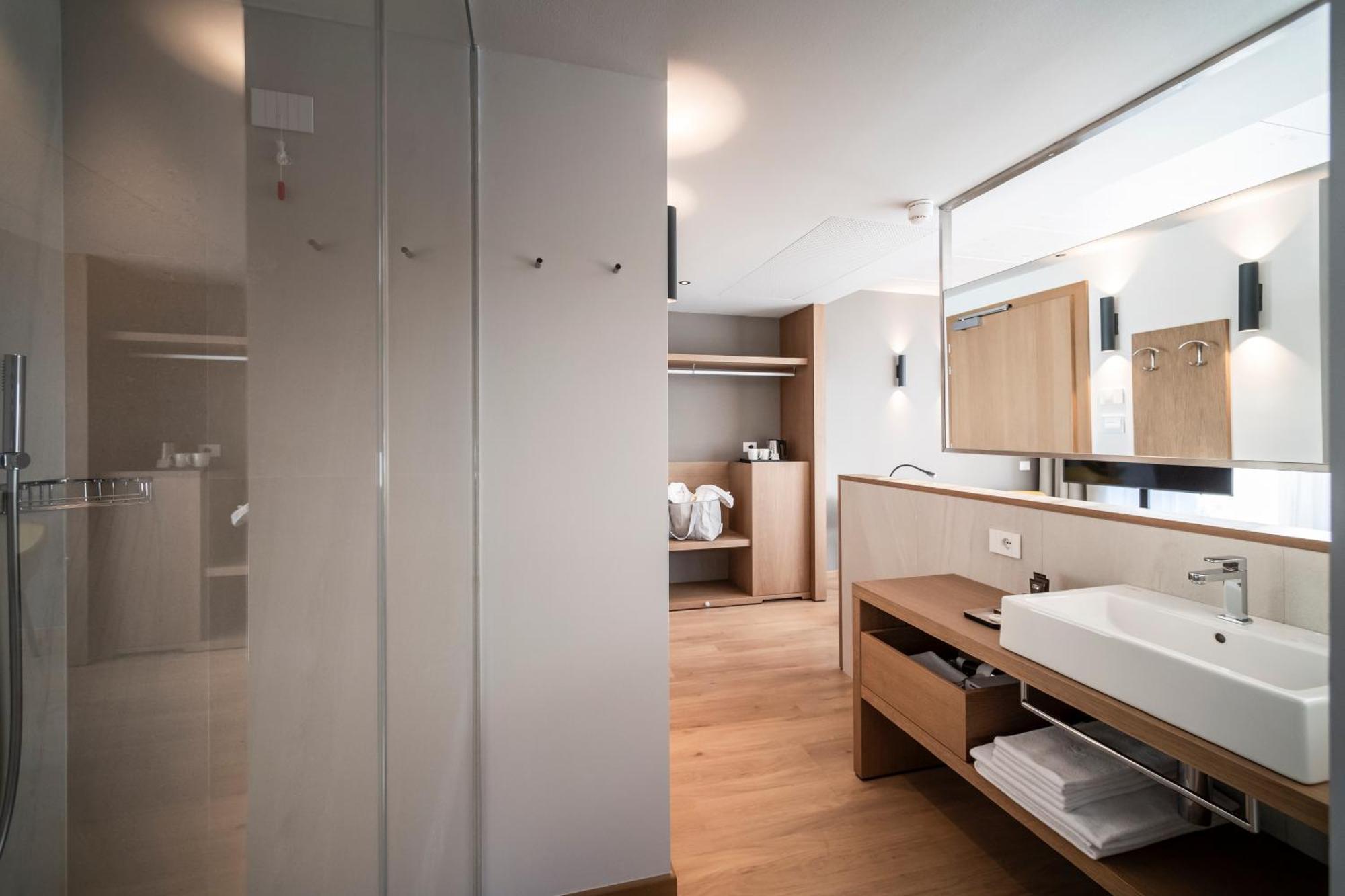 Deluxe Suite Spa Bath