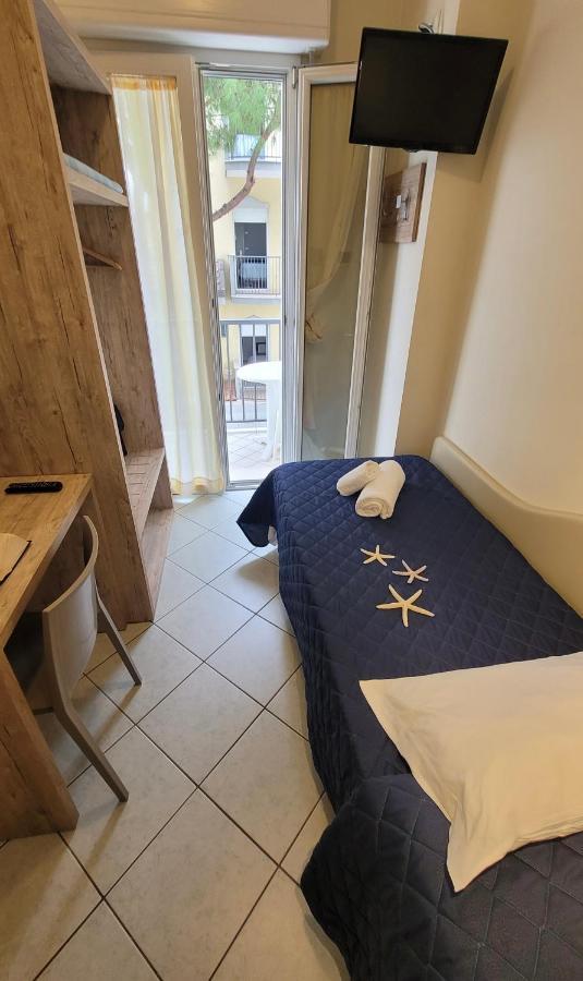 Single Room with Balcony,1225311611:JPEG