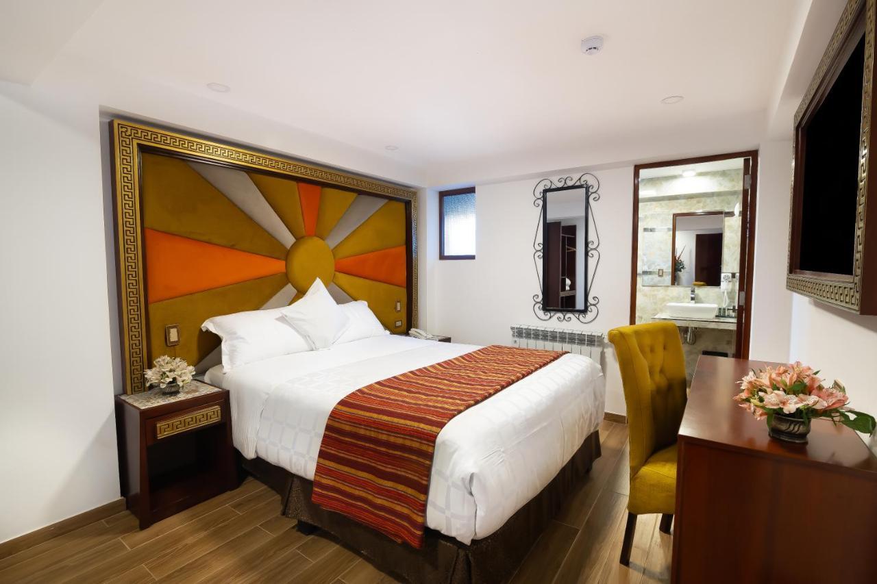 Habitación con cama grande