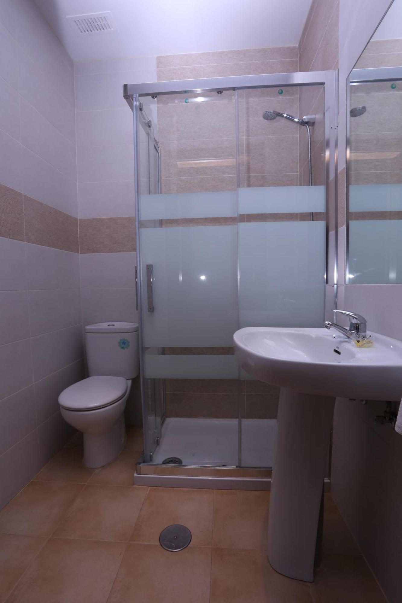 Single Room,698849556:JPEG