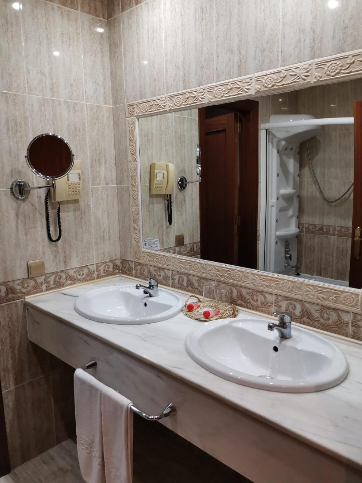 Twin Room,1706782291:JPEG