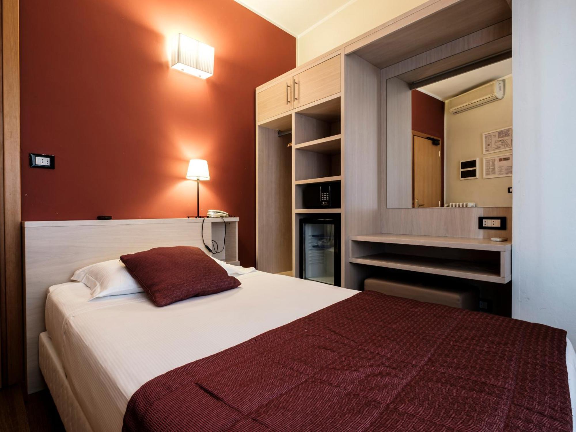 Compact Room,1226980676:JPEG