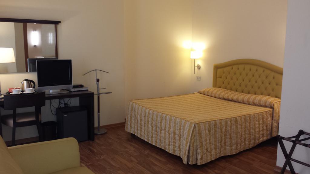 Deluxe Double Room,143209160:JPEG