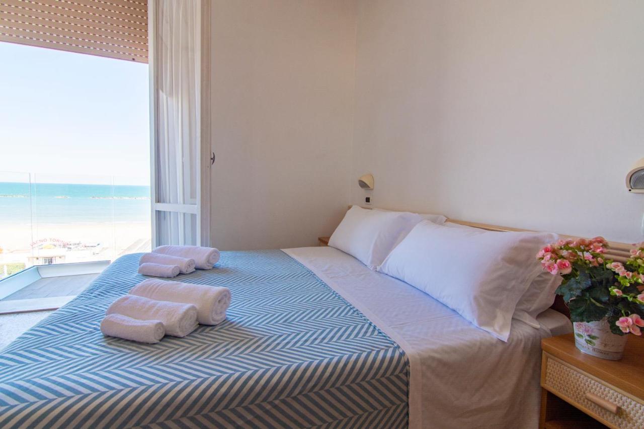 Double or Twin Room Balcony frontal Sea view