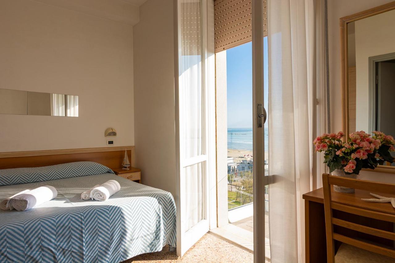 Double or Twin Room Balcony frontal Sea view