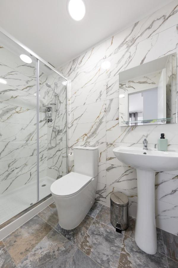 Triple Room Private Bathroom,1167189195:JPEG