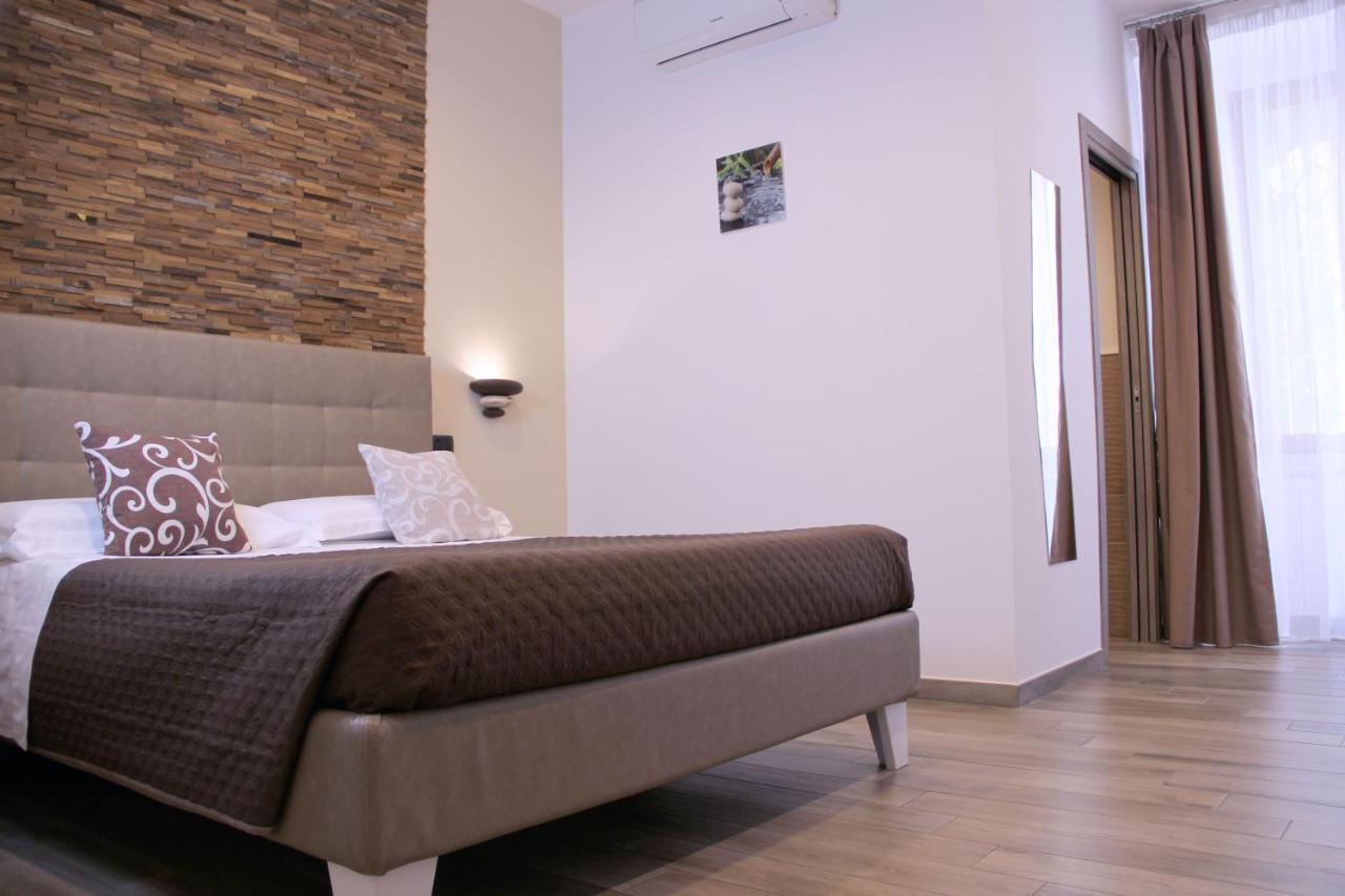 Deluxe King Room-Wood,823067087:JPEG