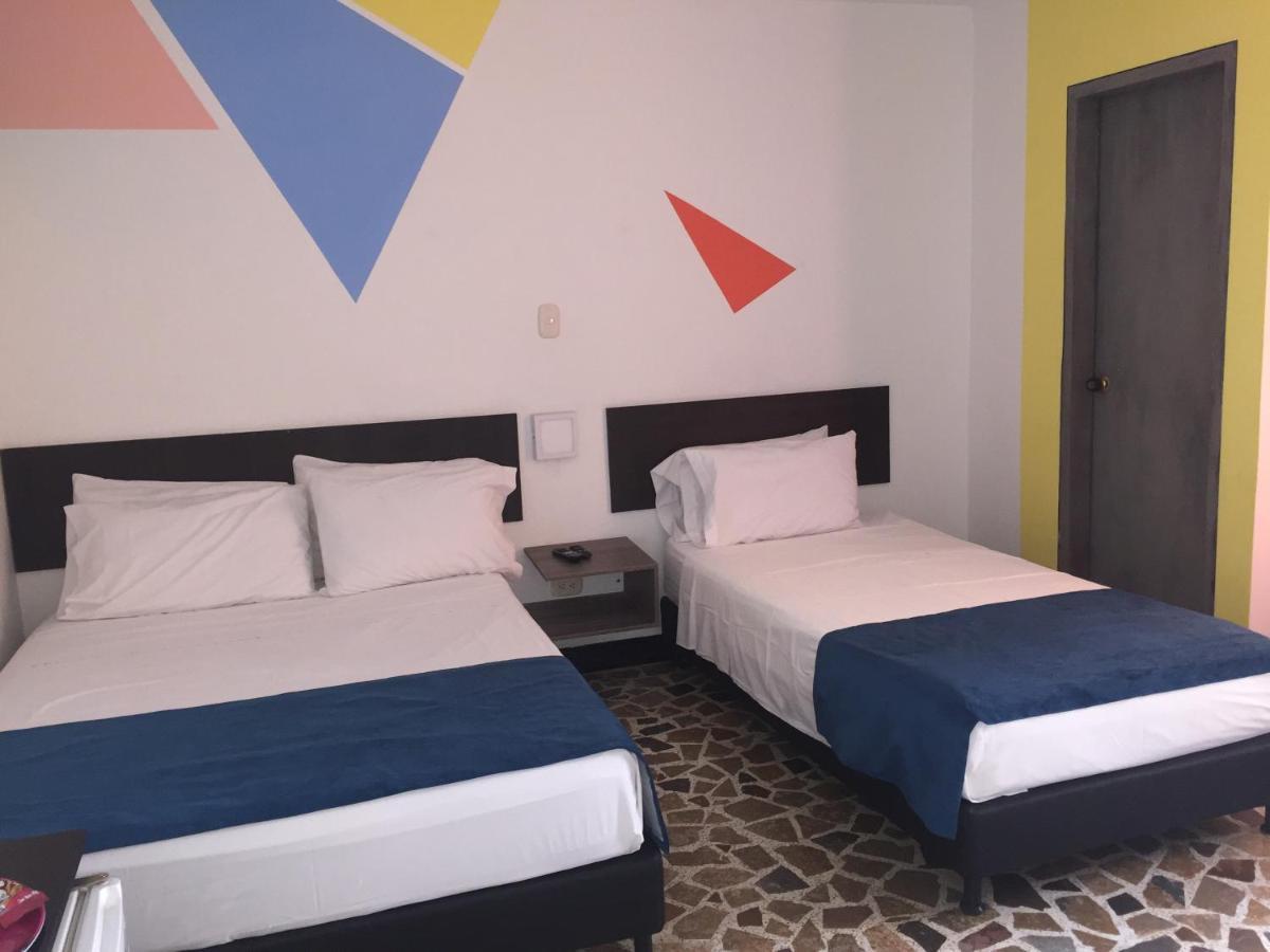 Habitación con cama grande